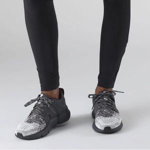 NWOT Salomon Predict Soc Running Shoes size 6